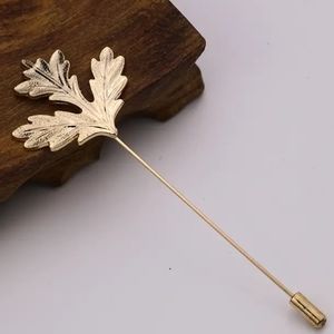 Oak leaf gold tone vintage style Lapel pin / broach.